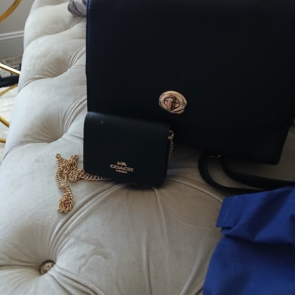 Coach - Picture 2 of 6